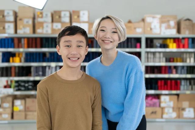 包含美国篮球生力军崭露头角，成为球场焦点的词条