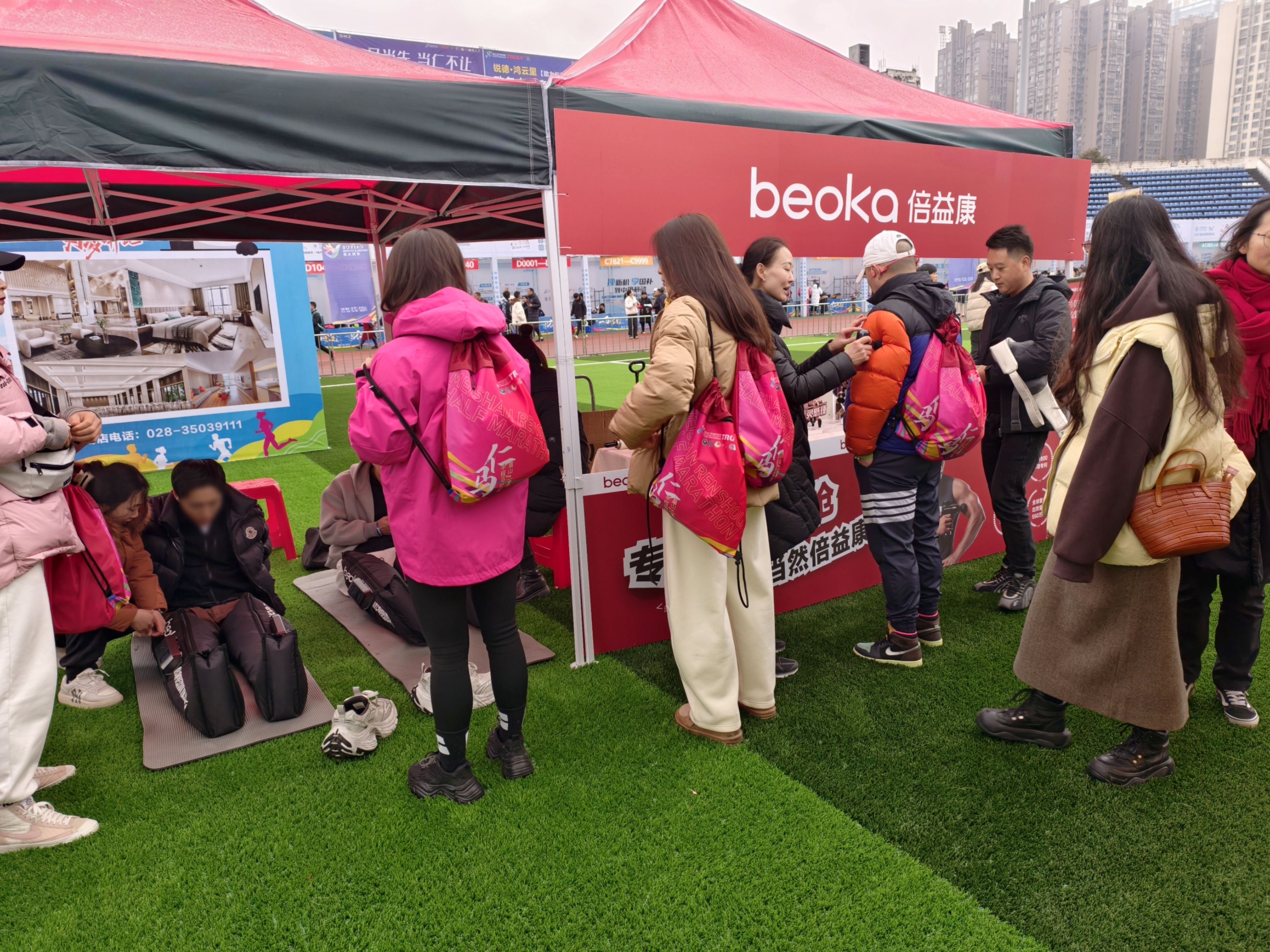 爱游戏tv-谢菲尔德马拉松选手再创佳绩夺冠