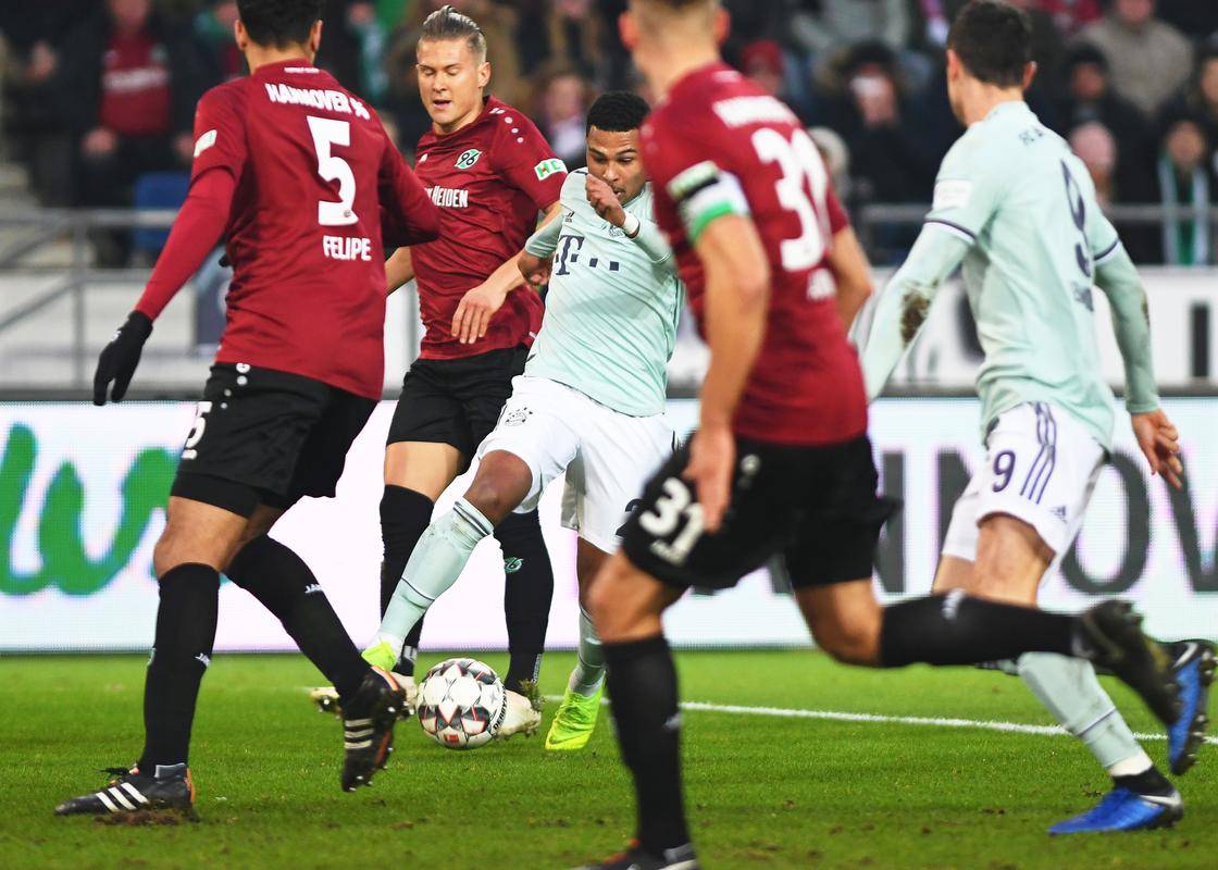 汉诺威中场喜获首球,助球队取得胜利的简单介绍 汉诺威中场喜获首球,助球队取得胜利的简单介绍