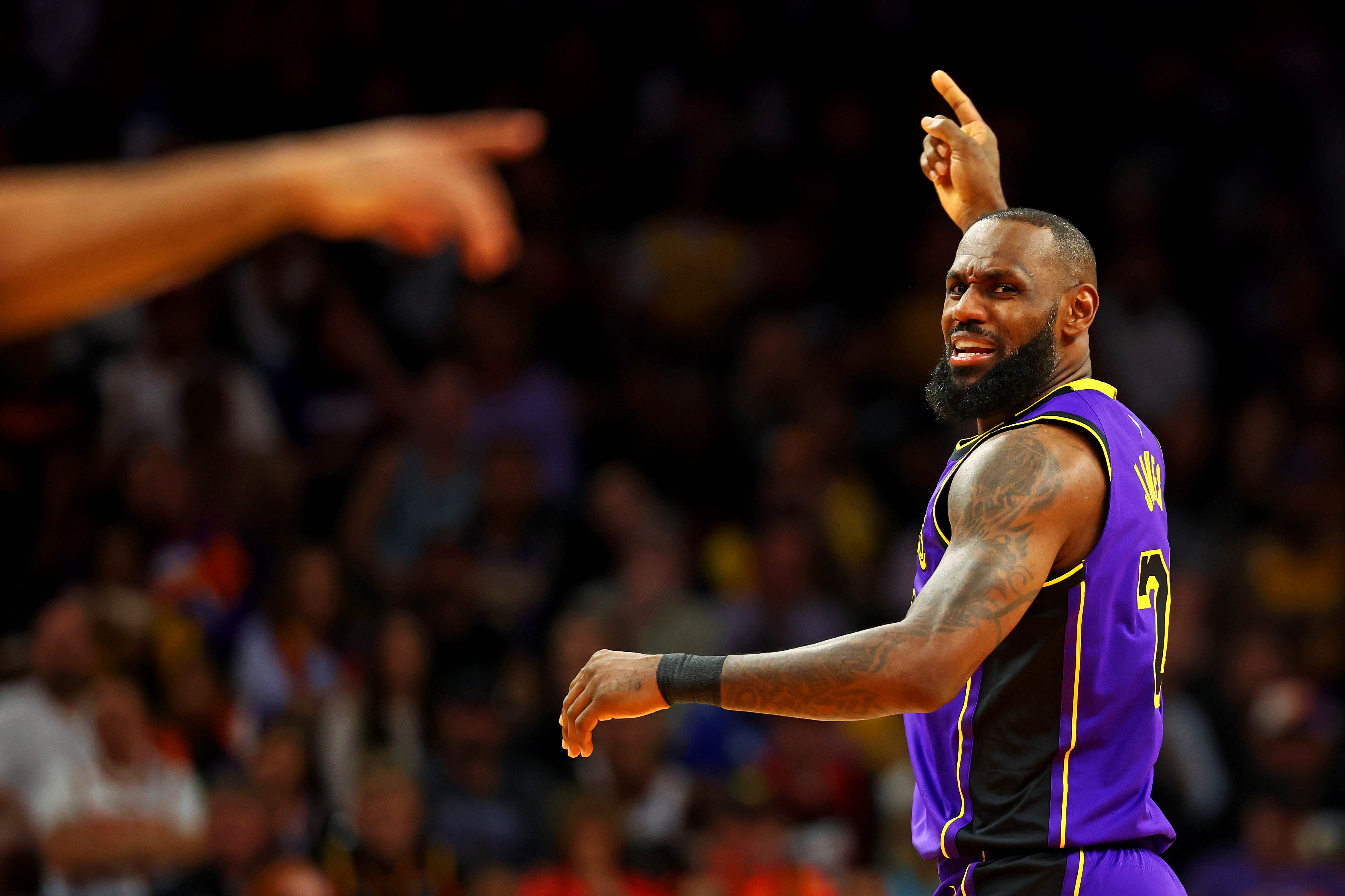 爱游戏官网-灰熊逆转登顶西部，领先湖人一场胜场的简单介绍