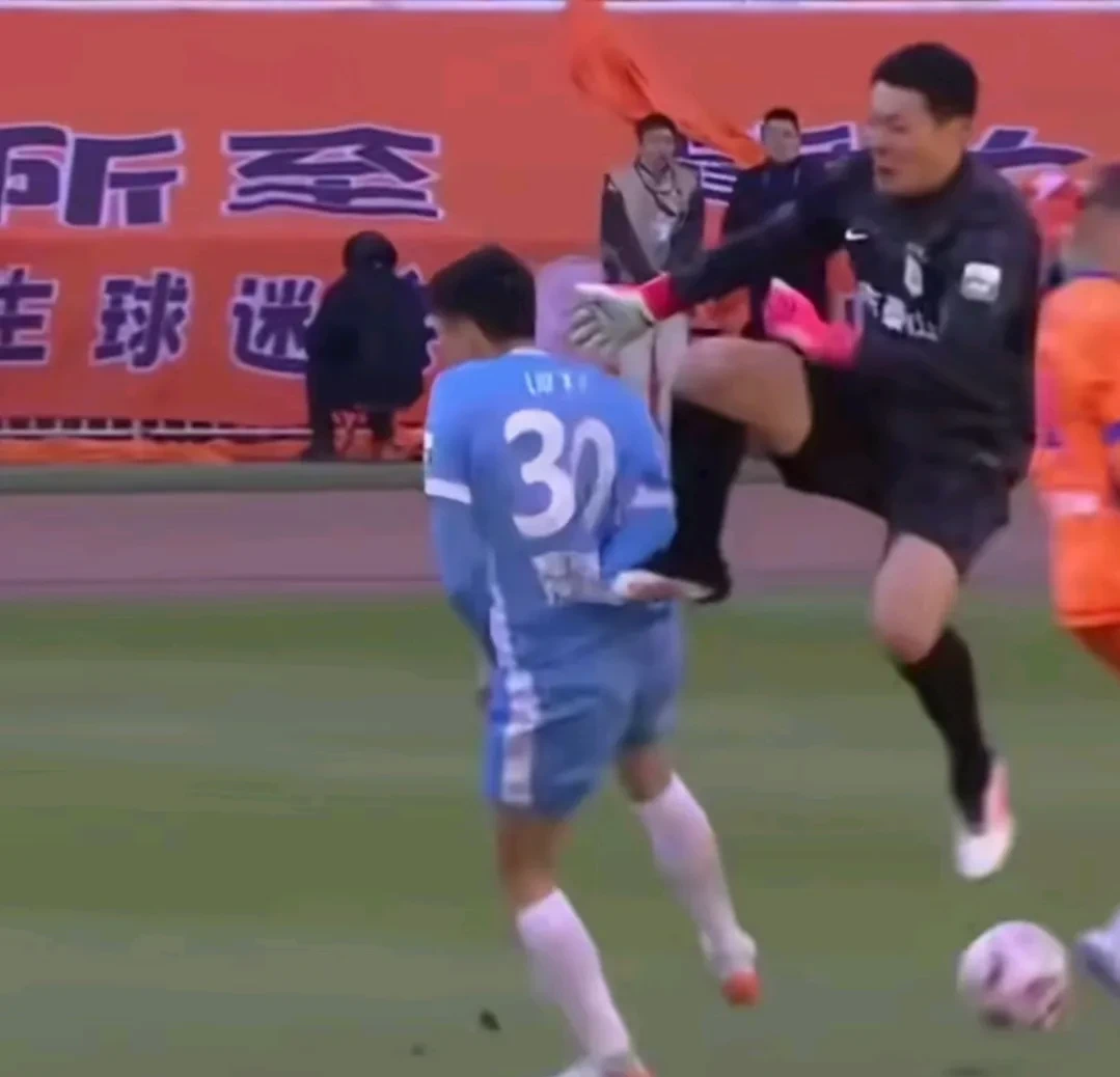 中超重磅对决：意大利迎战姆巴佩，争议判罚的简单介绍