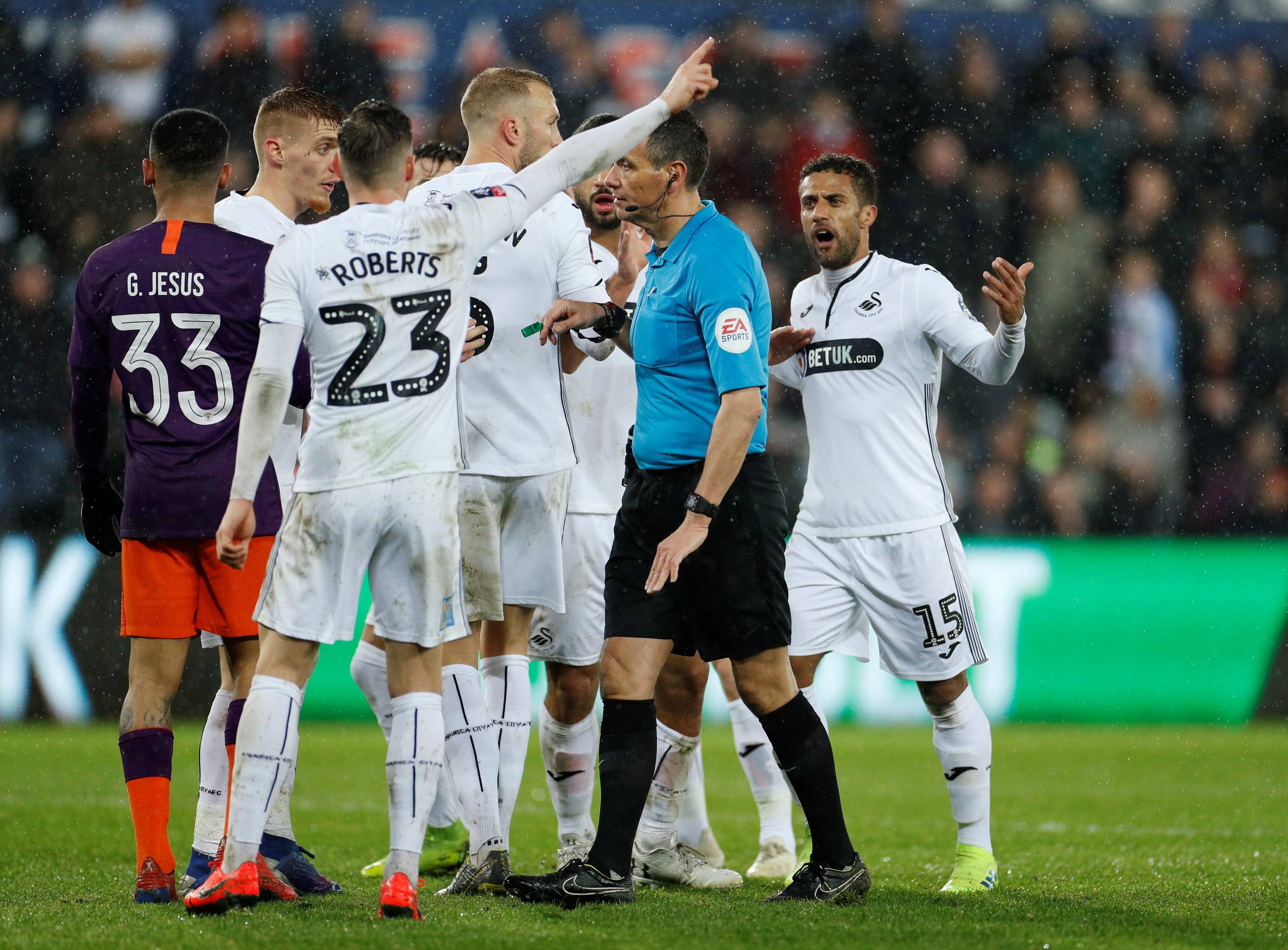 爱游戏官方入口-包含格勒诺布尔主教练鼓励球队，锲而不舍的词条