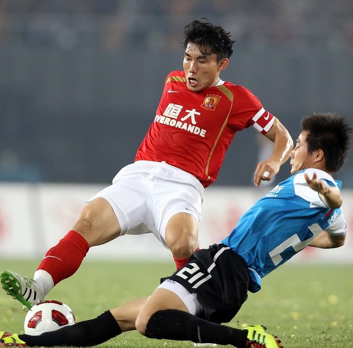 爱游戏在线-关于中超第20轮：广东队客场0-2惨败榜首，实德稳坐积分榜首位的信息