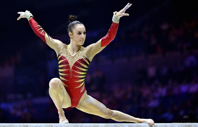 包含体操选手规势灵活，高难度动作引尖叫的词条