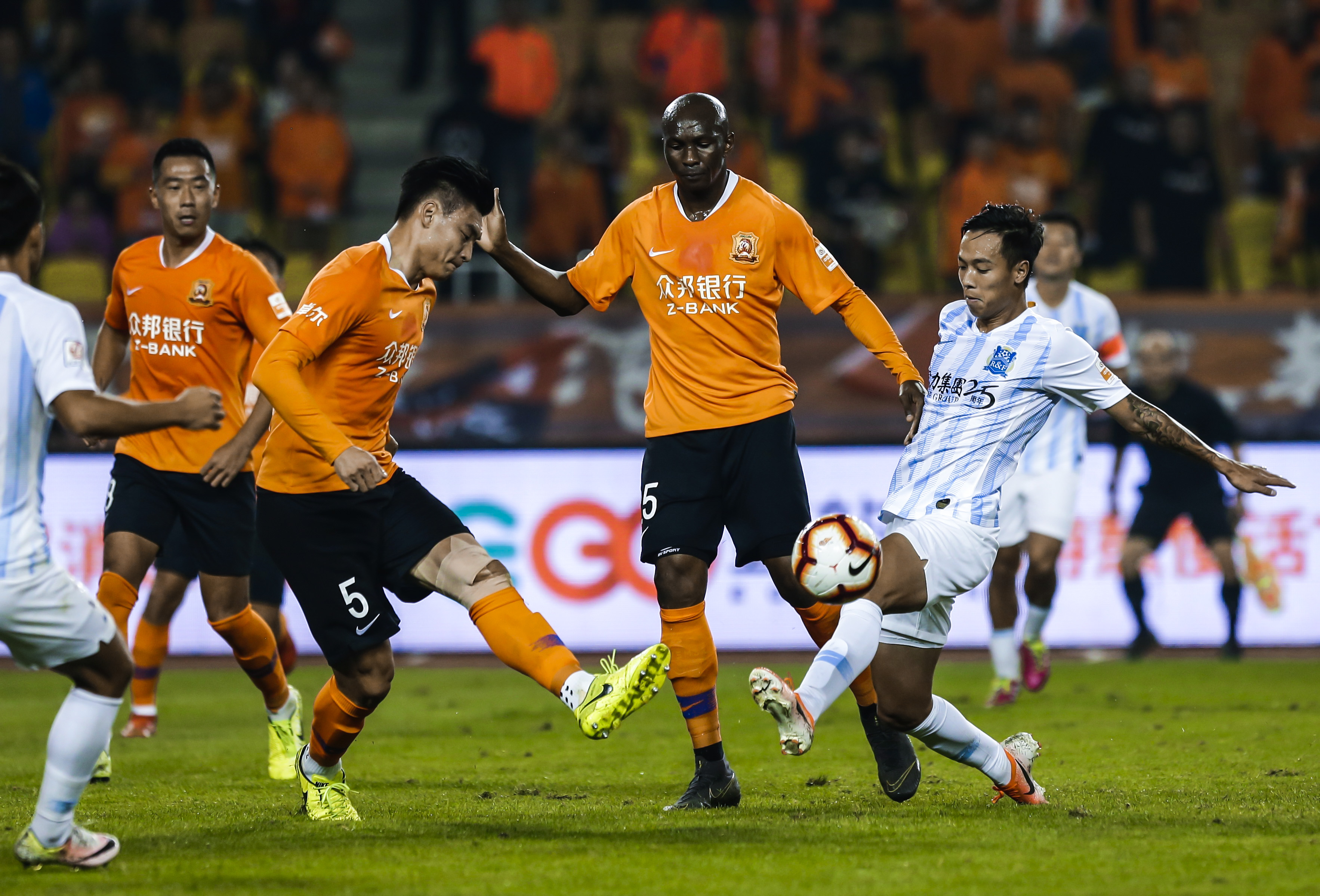 爱游戏官网-哈尔滨毅腾主场击败武汉卓尔，取得胜利