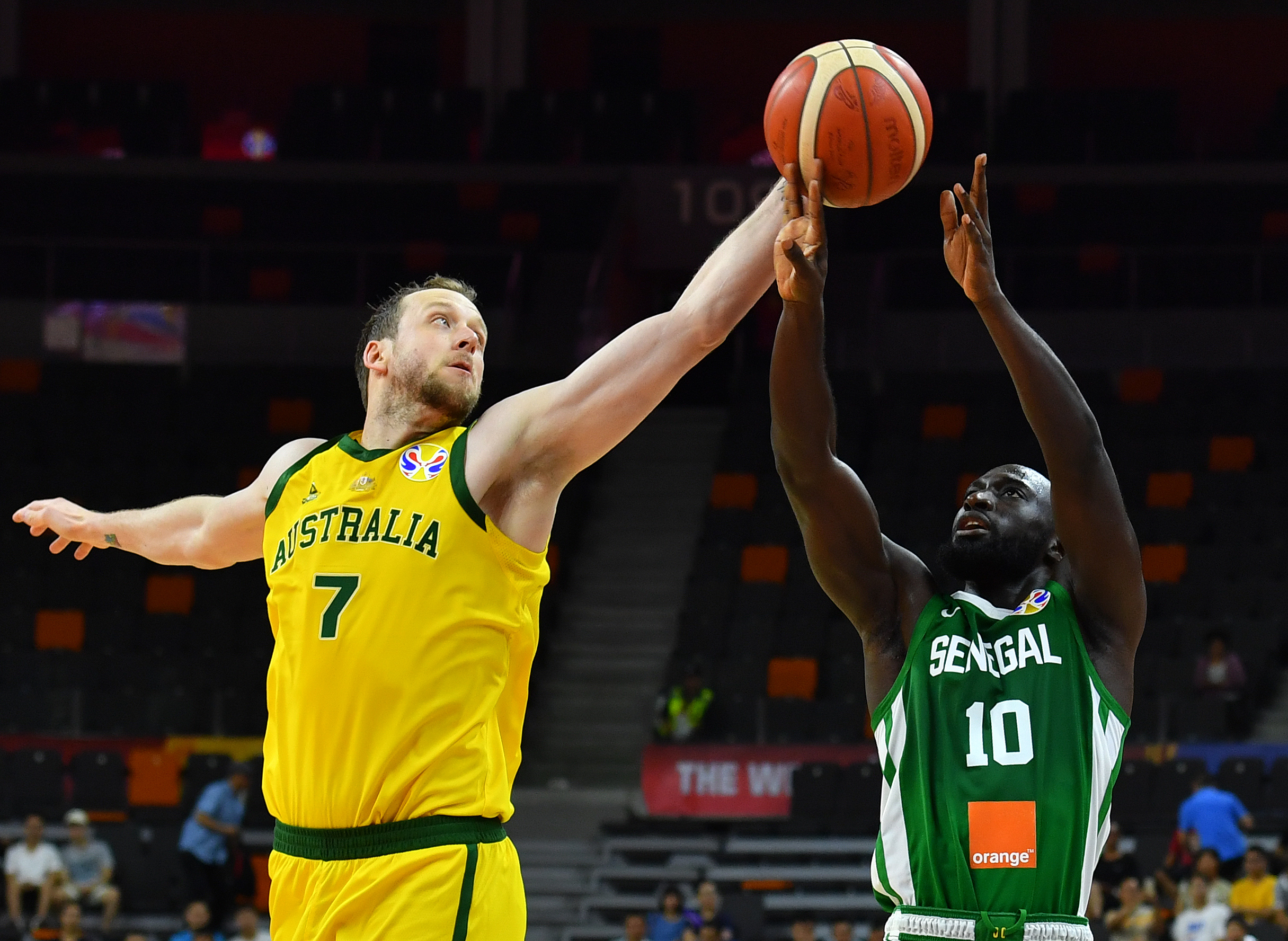 爱游戏tv-澳大利亚队突破重围，欧预赛起风云的简单介绍