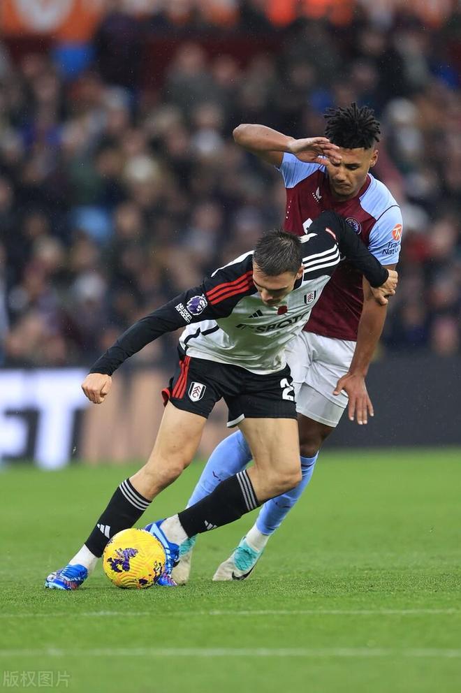 爱游戏APP-富勒姆主场惨败，连续遭遇两连败