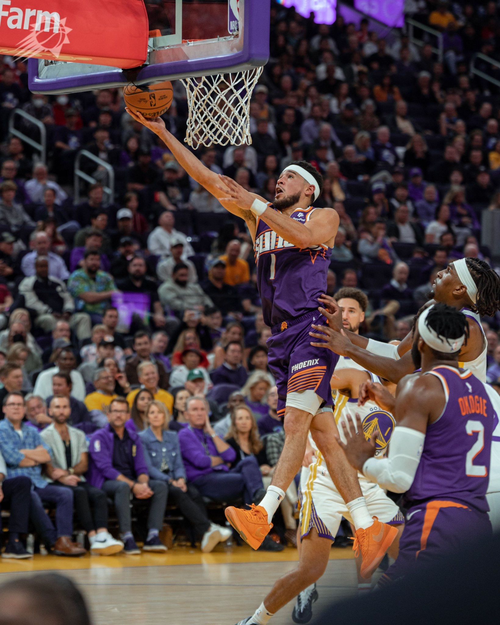 太阳客场惜败灭骑士，布克砍下35分的简单介绍