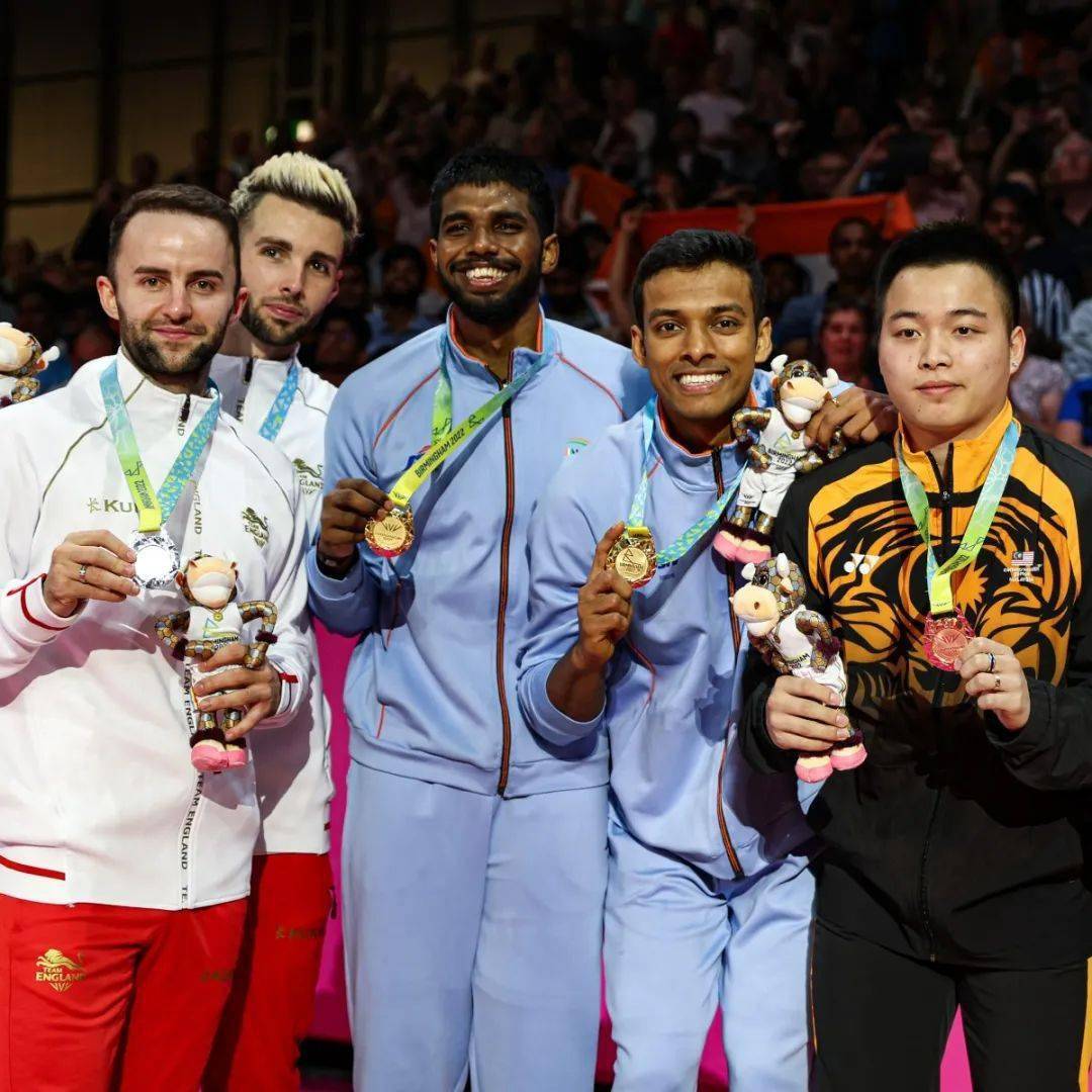 爱游戏娱乐-包含英格兰羽毛球队绝杀印度羽毛球队，陶菲克制霸全场的词条