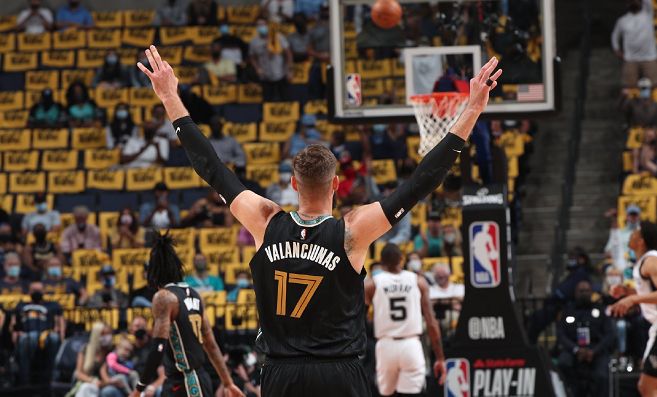 包含掘金轻取马刺，莫兰特刷新纪录的词条