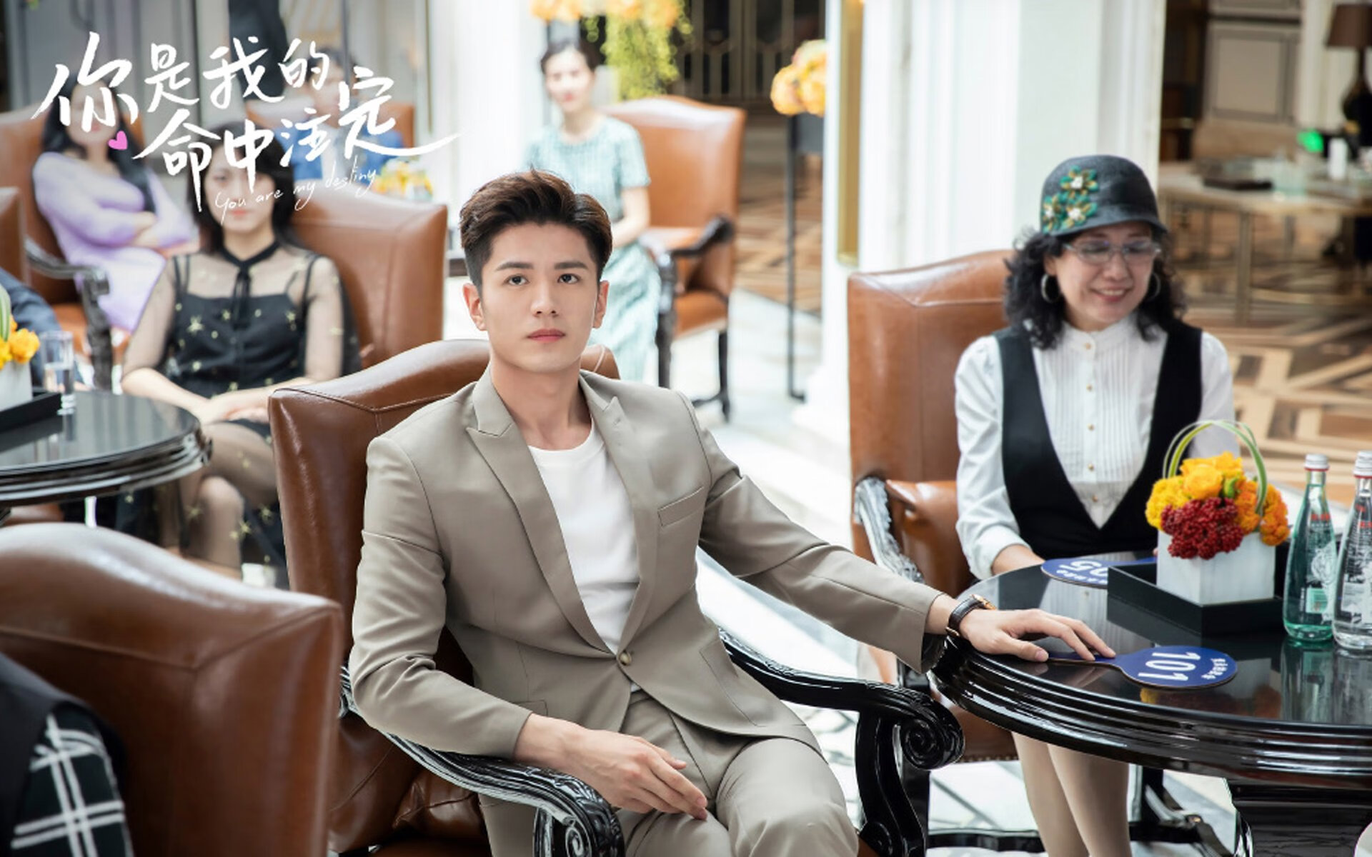 欧冠激情映照篮球场，鹈鹕与灰熊的半决赛鏖战