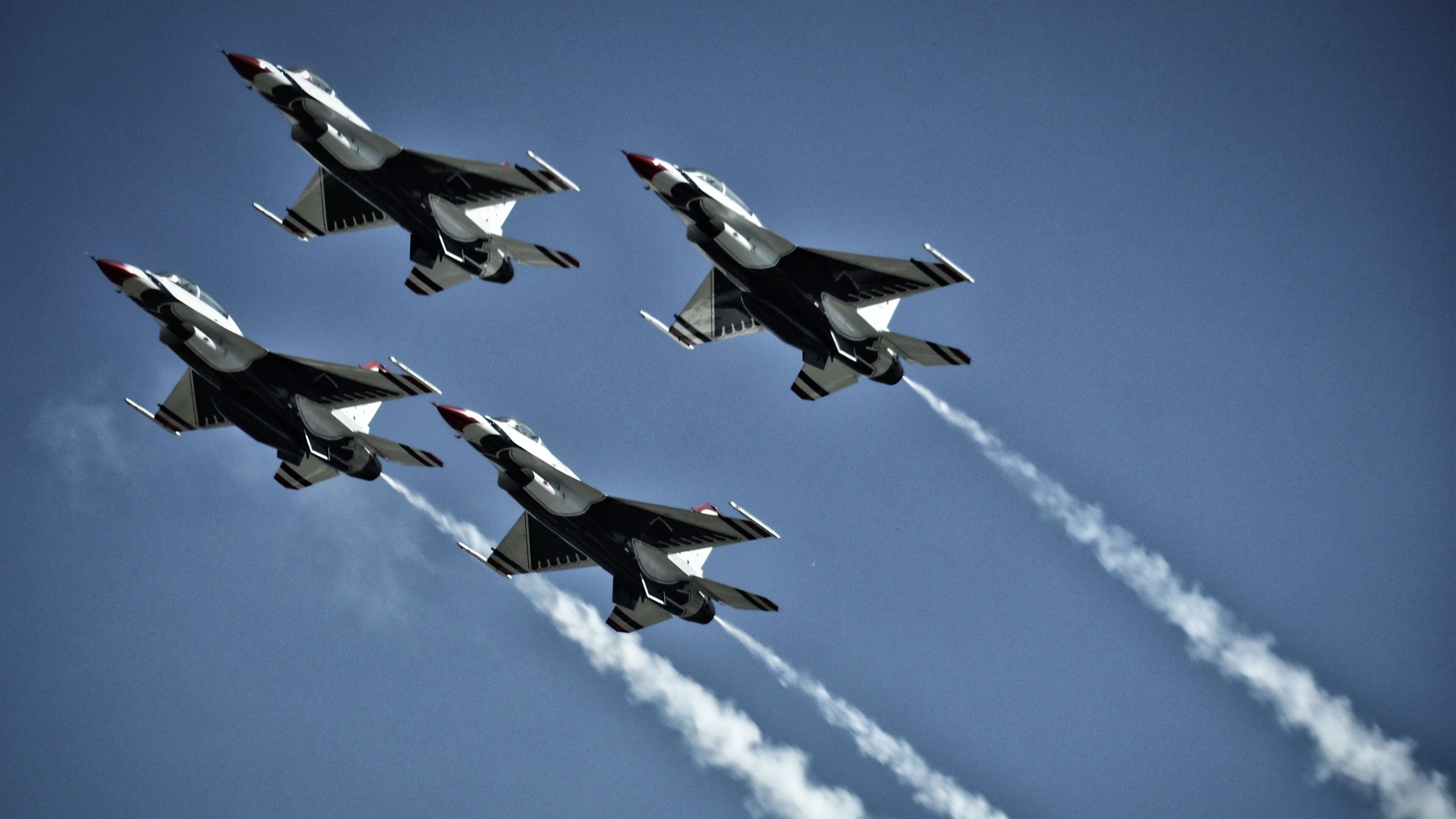 爱游戏体育-欧冠半决赛之夜，维尼修斯化身星际穿越驾驶员，在银河战舰的陨石带中精准航行